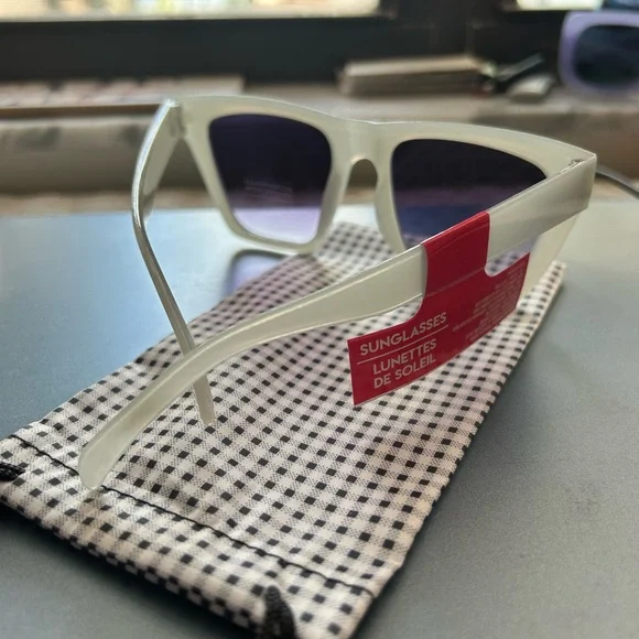 Sun glasses Light grey/ greenish  frame with ultraviolet lenses. - Picture 7 of 7